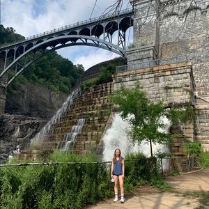 Meet your Posher, Elizabeth